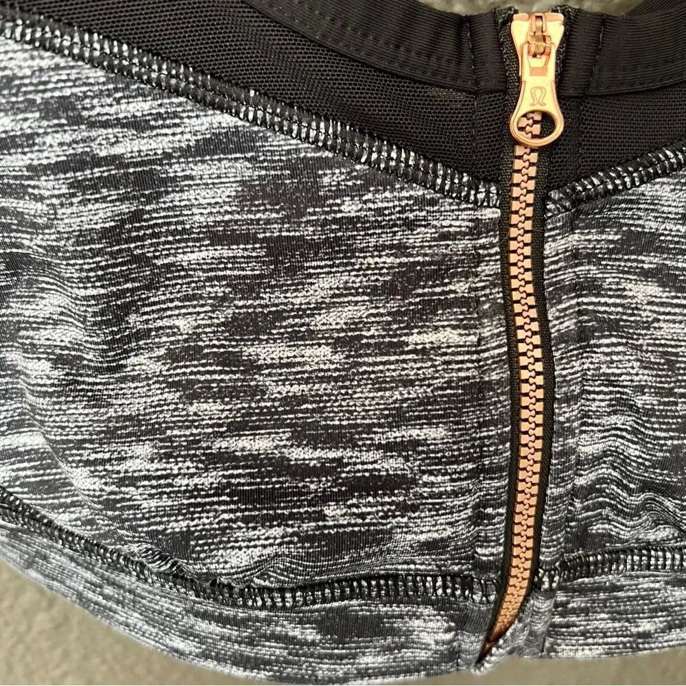 Lululemon Zipper-Front Drop It Like It's Hot Bra - Picture 5 of 10